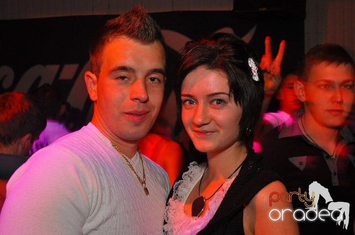 Distracţie şi voie bună în Disco Faház, 