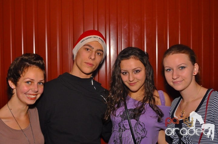 Distracţie şi voie bună în Disco Faház, 