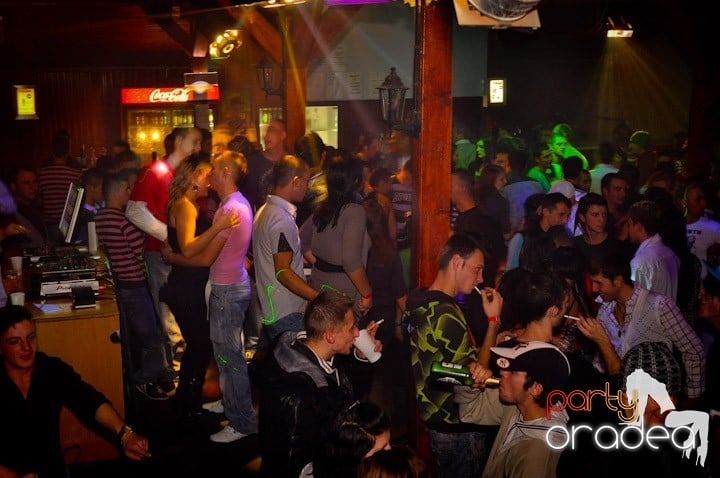 Distracţie şi voie bună în Disco Faház, 