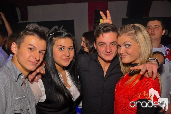 Distracţie şi voie bună în Disco Faház, 