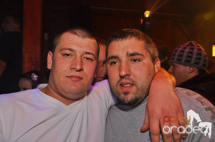 Distracţie şi voie bună în Disco Faház, 