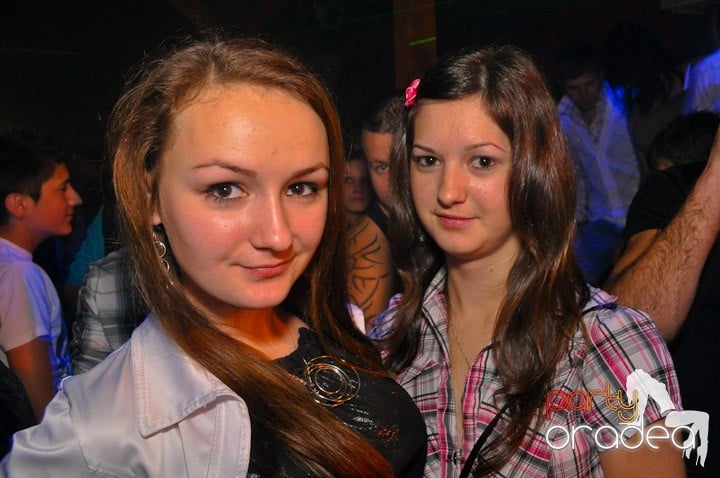 Distracţie şi voie bună în Disco Faház, 