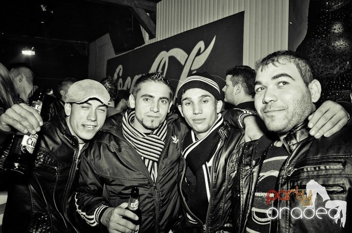 Distracţie şi voie bună în Disco Faház, 