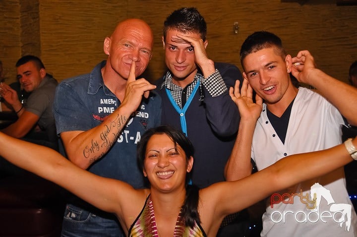 Distracţie şi voie bună în Downtown, 