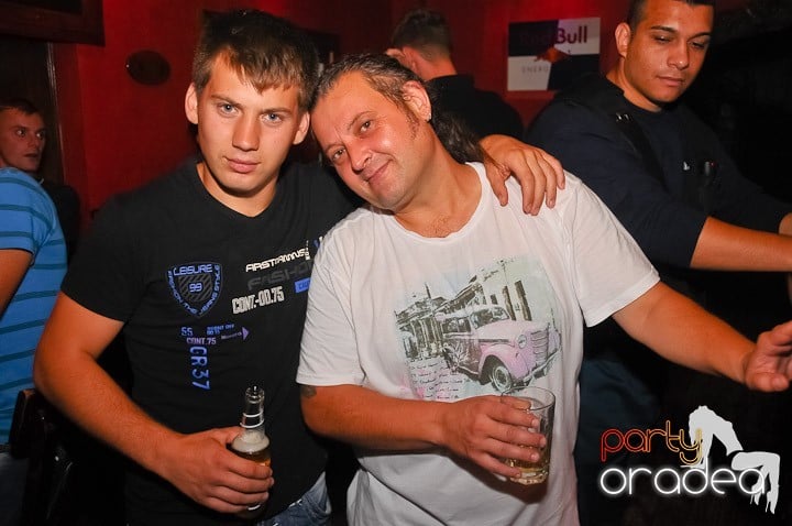 Distracţie şi voie bună în Downtown, 