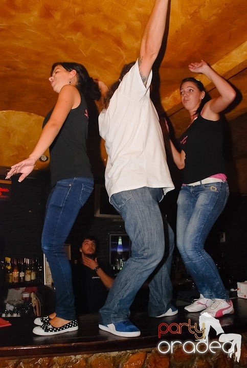 Distracţie şi voie bună în Downtown, 