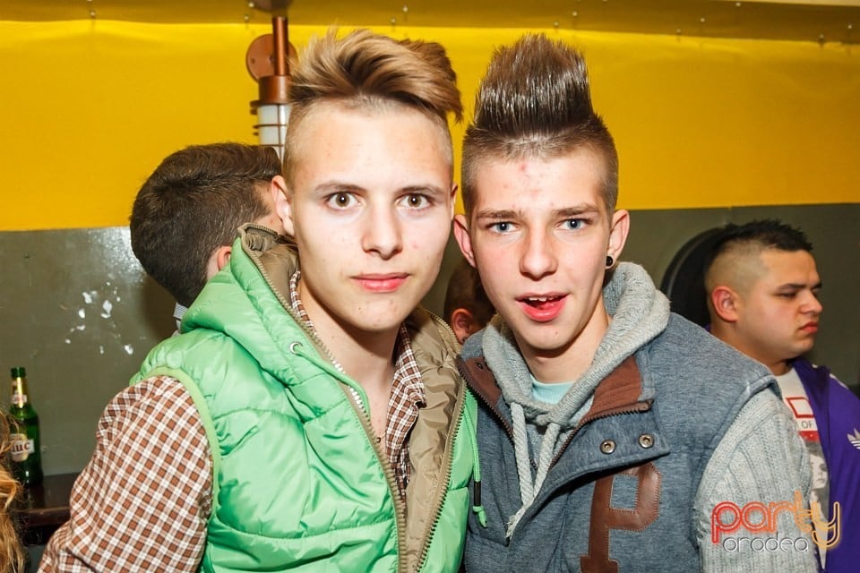 Distracţie şi voie bună în Yellow, 