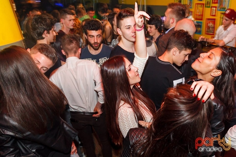 Distracţie şi voie bună în Yellow, 