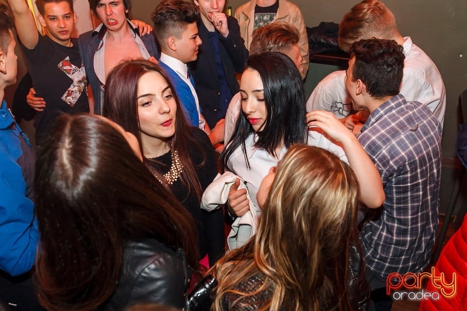 Distracţie şi voie bună în Yellow, 