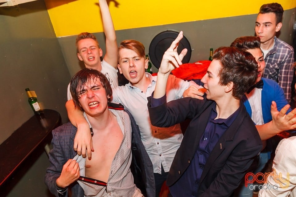 Distracţie şi voie bună în Yellow, 