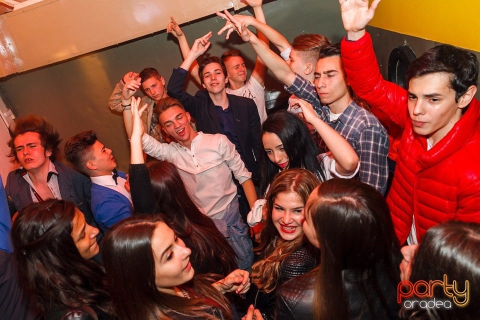 Distracţie şi voie bună în Yellow, 