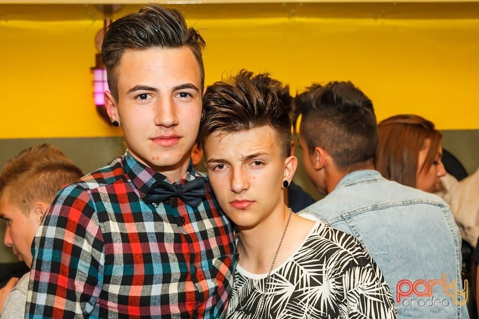 Distracţie şi voie bună în Yellow, 