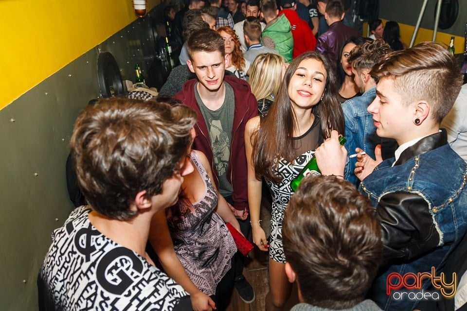 Distracţie şi voie bună în Yellow, 