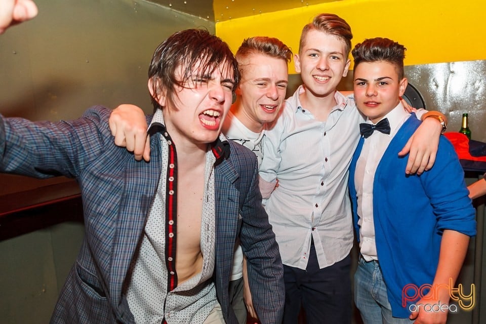 Distracţie şi voie bună în Yellow, 