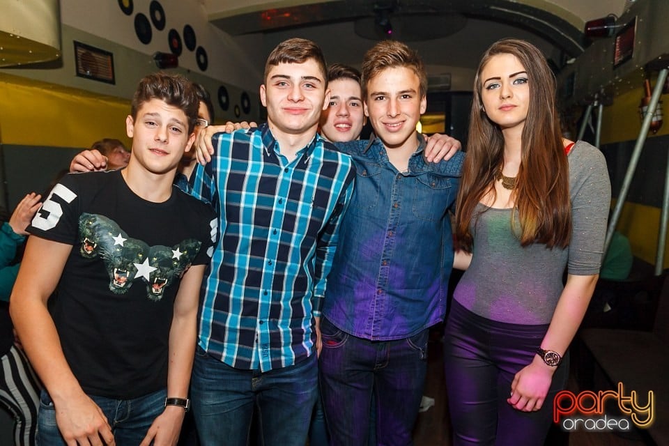 Distracţie şi voie bună în Yellow, 