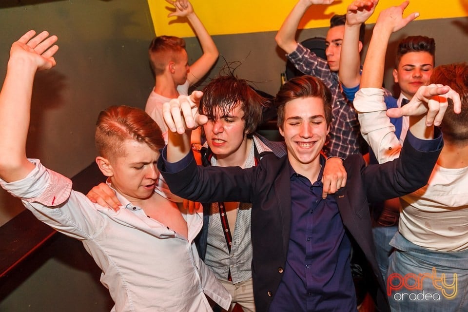 Distracţie şi voie bună în Yellow, 