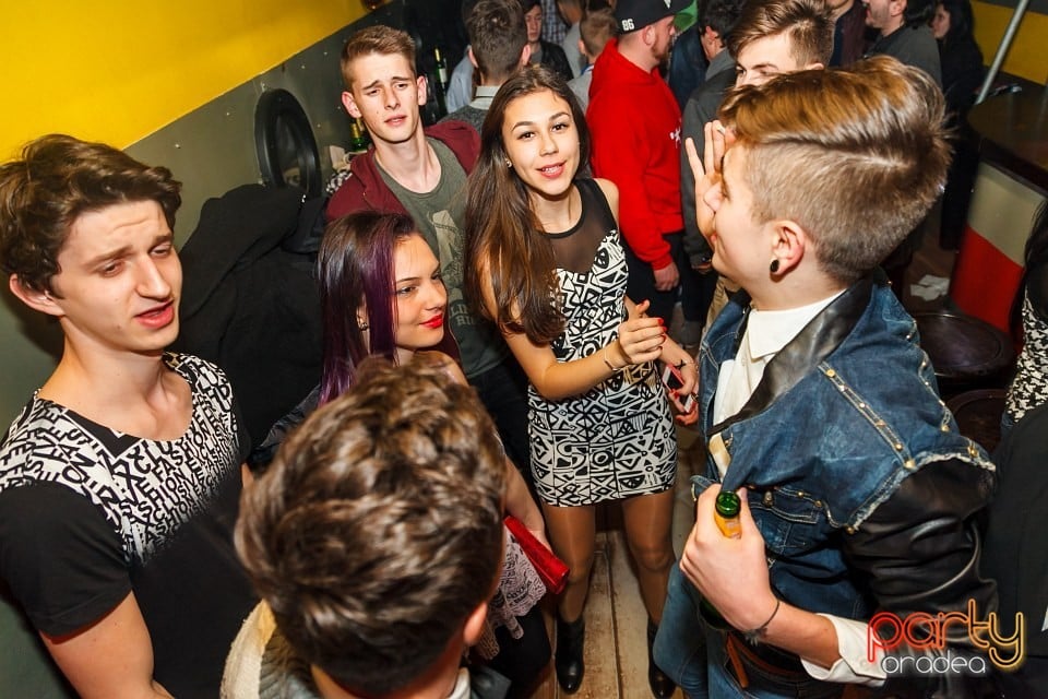 Distracţie şi voie bună în Yellow, 