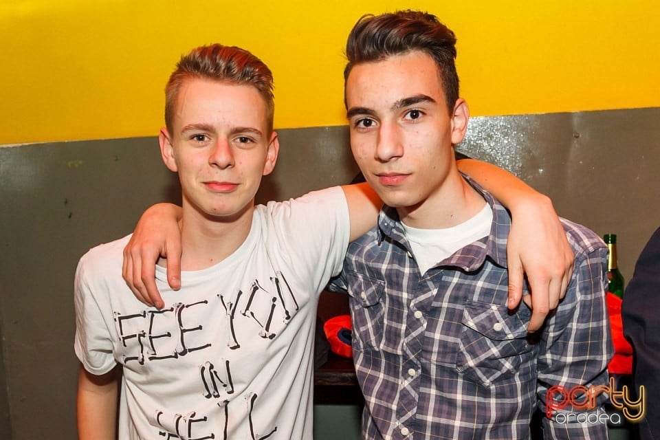 Distracţie şi voie bună în Yellow, 