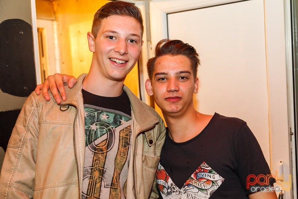 Distracţie şi voie bună în Yellow, 