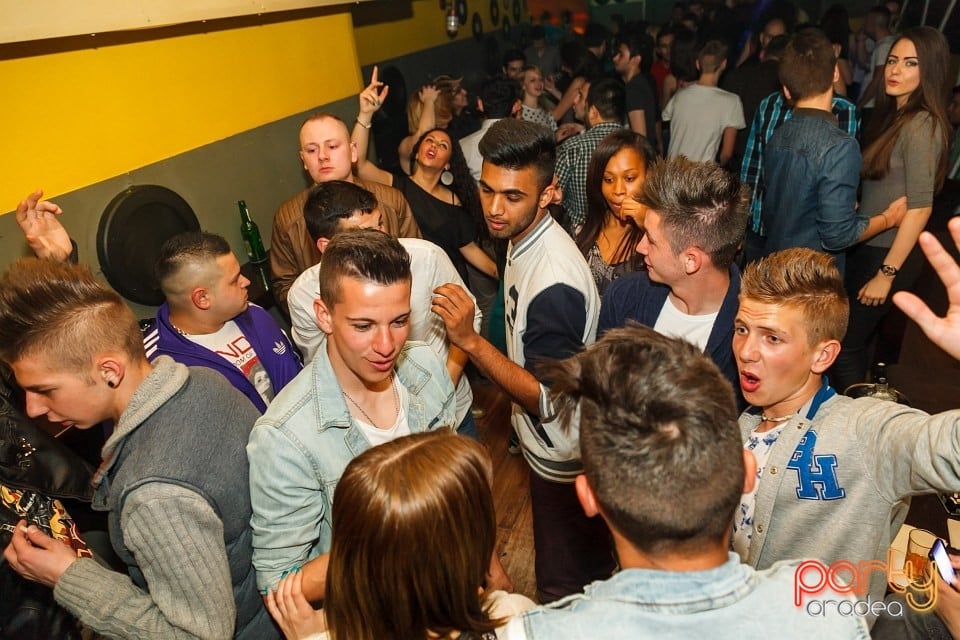 Distracţie şi voie bună în Yellow, 