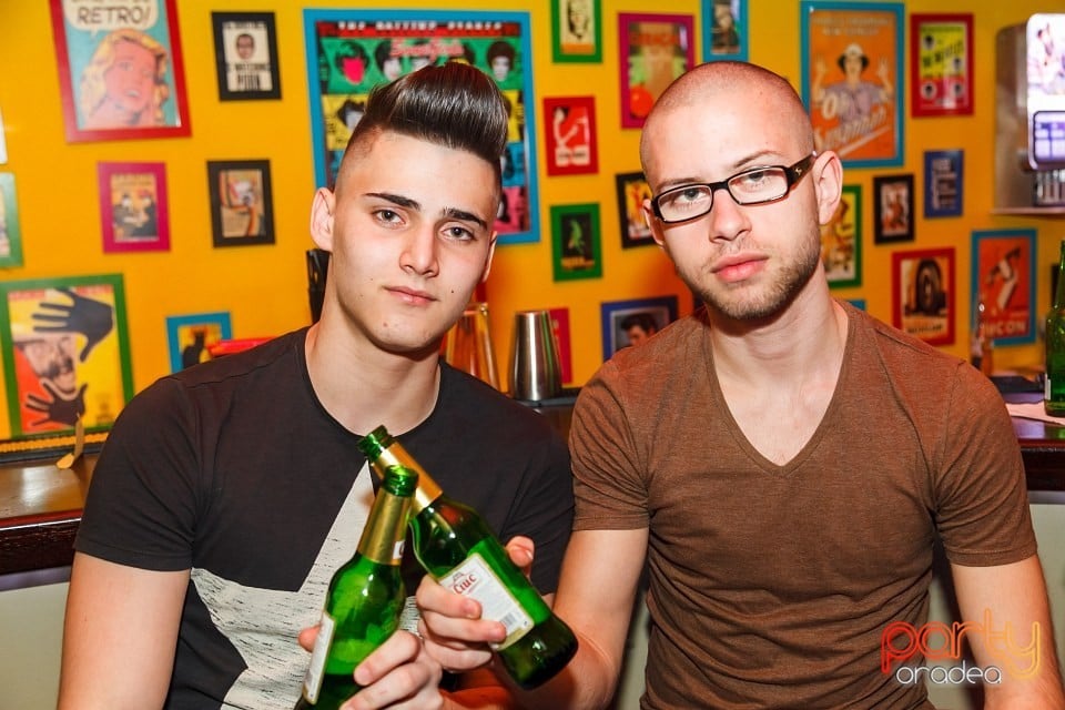 Distracţie şi voie bună în Yellow, 