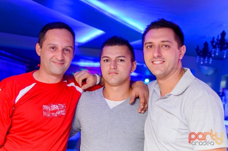 Dj Charlotte Courage, 