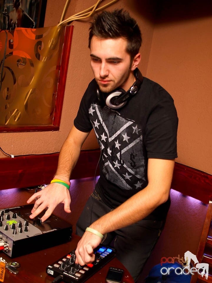 DJ Cristiano la butoane în Chanson, 