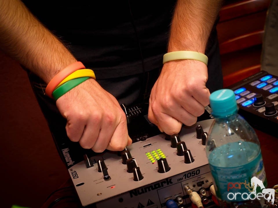 DJ Cristiano la butoane în Chanson, 