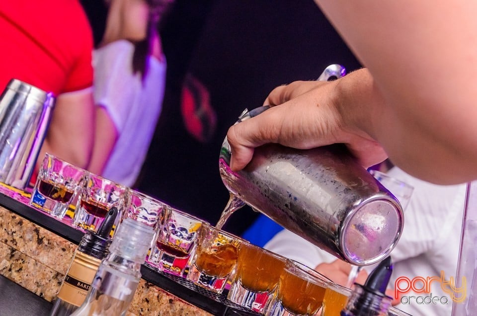 Dj Krisstal, The Lounge