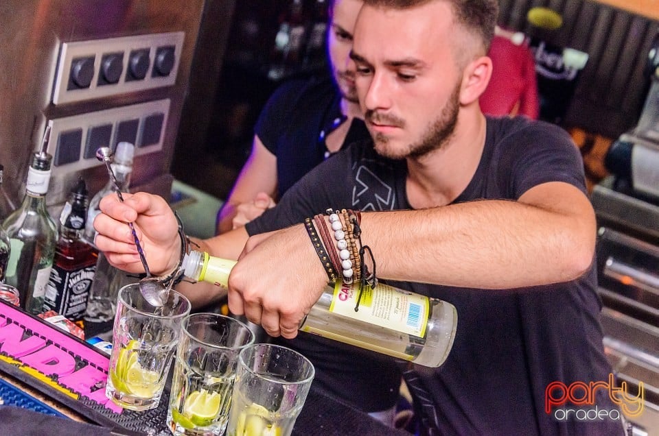 Dj Krisstal, The Lounge