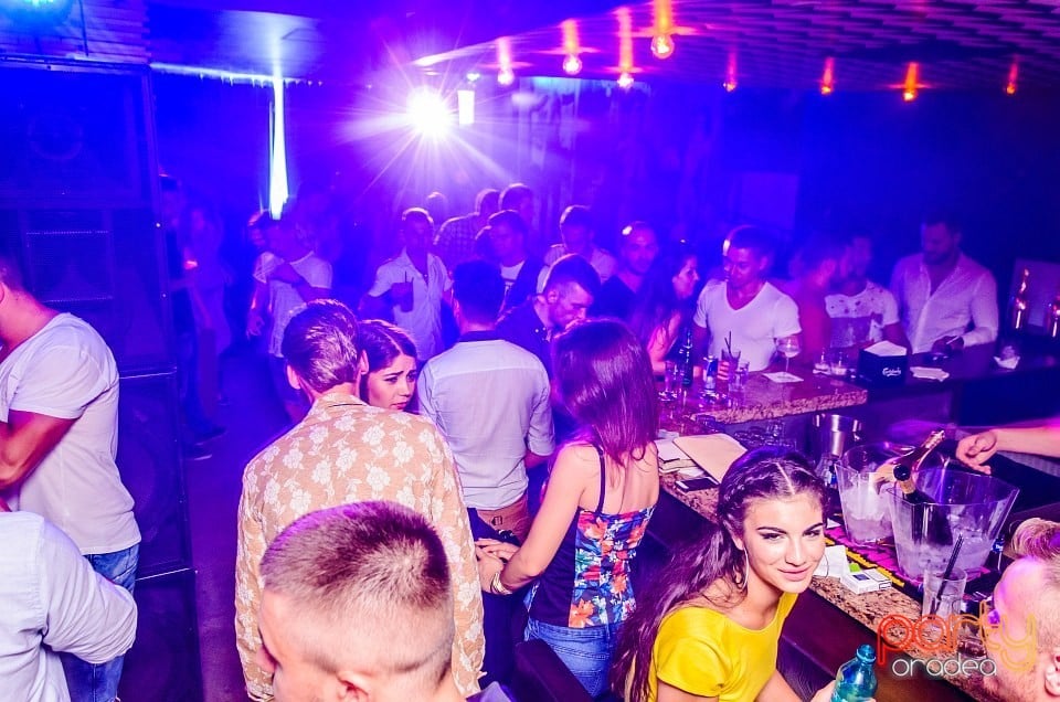 Dj Krisstal, The Lounge