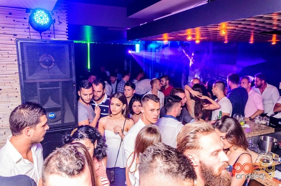 Dj Krisstal, The Lounge