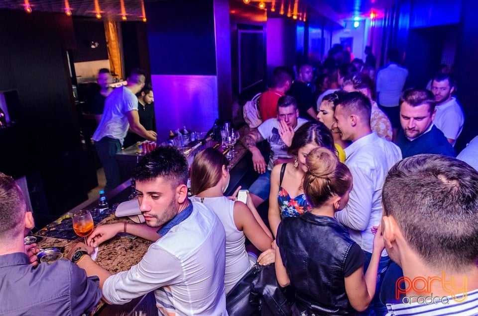 Dj Krisstal, The Lounge