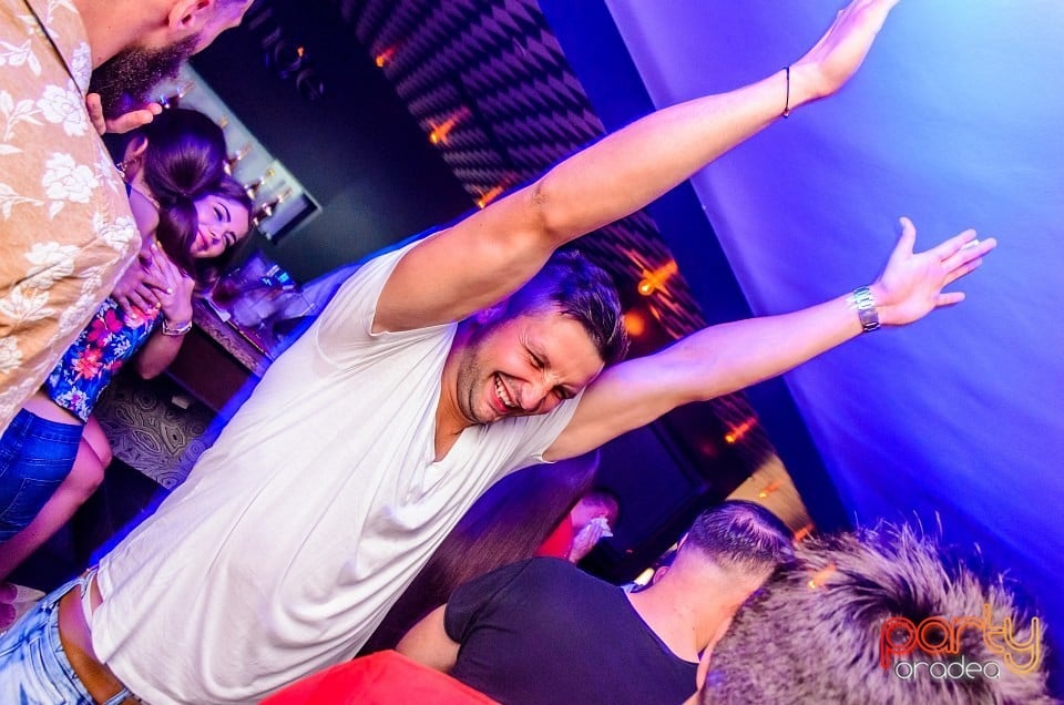 Dj Krisstal, The Lounge