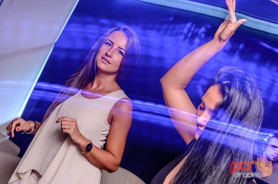 Dj Krisstal, The Lounge