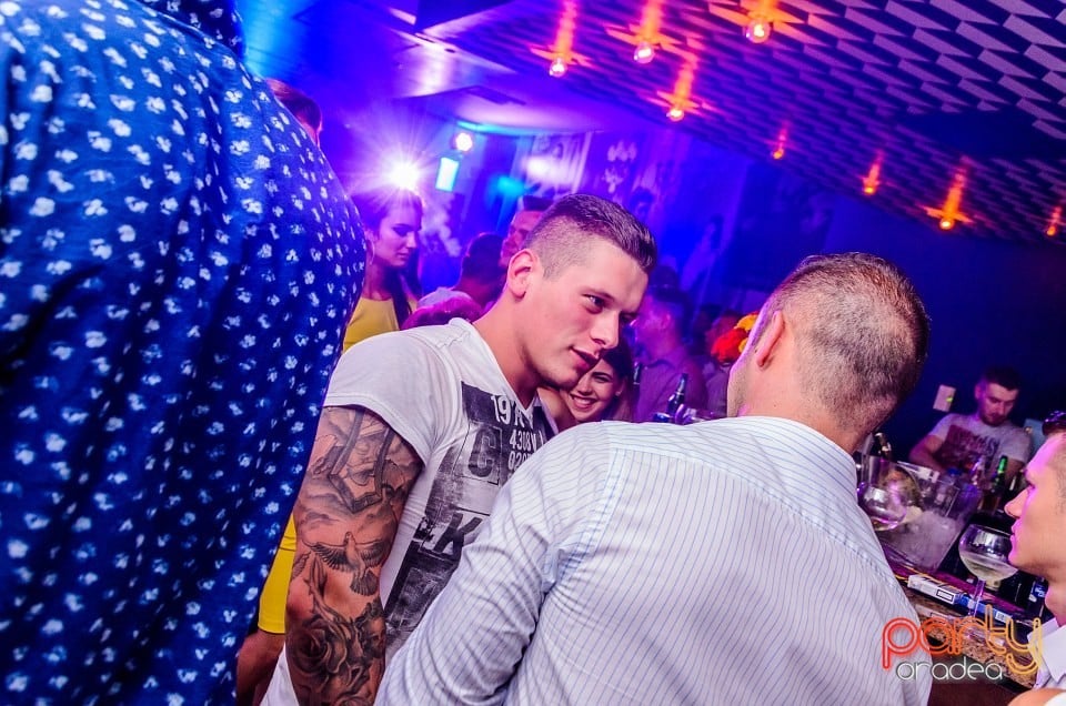 Dj Krisstal, The Lounge