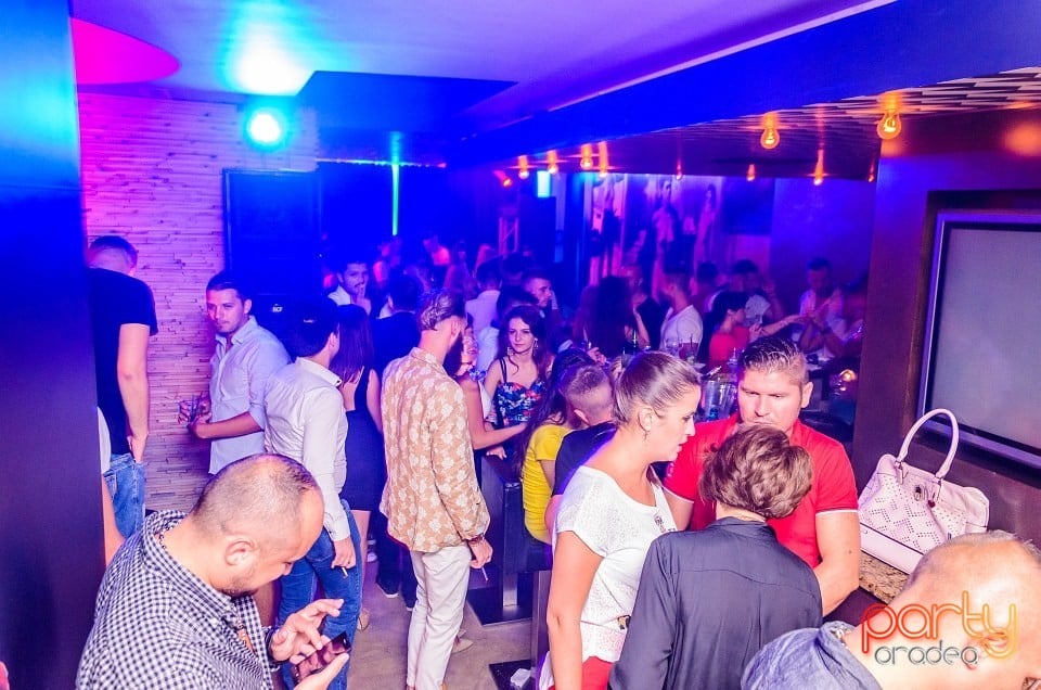 Dj Krisstal, The Lounge