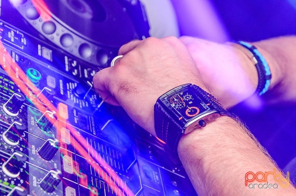 Dj Krisstal, The Lounge