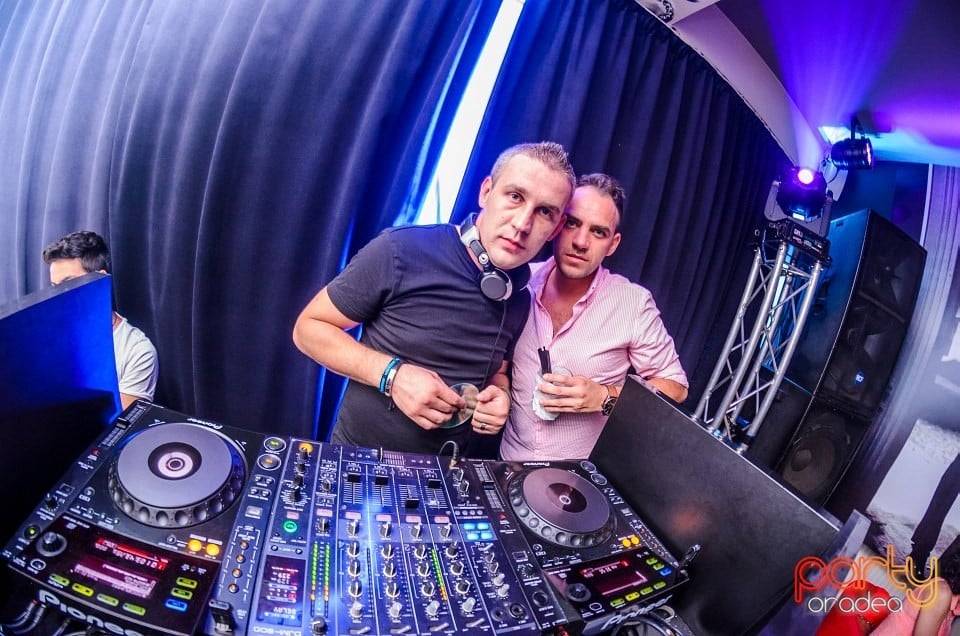 Dj Krisstal, The Lounge