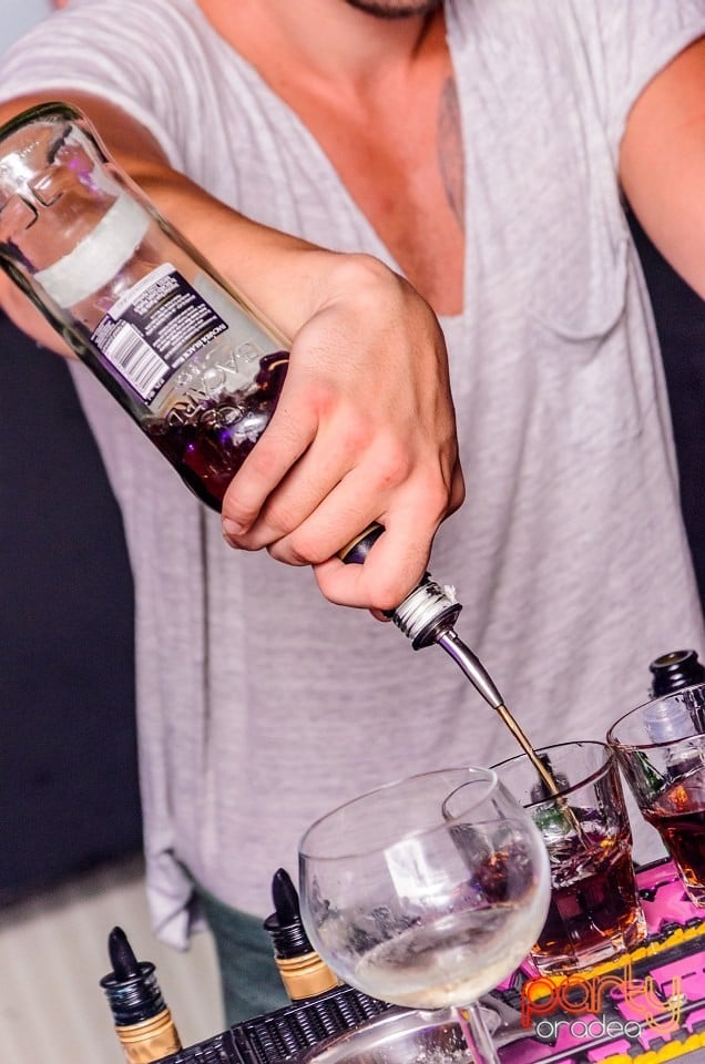 Dj Krisstal, The Lounge