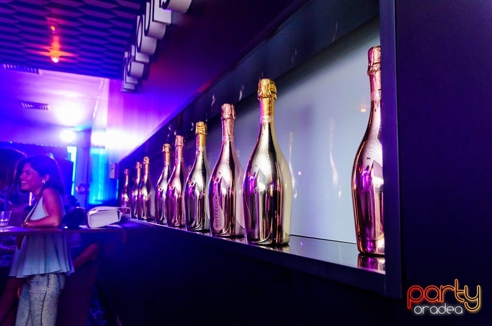 Dj Krisstal, The Lounge