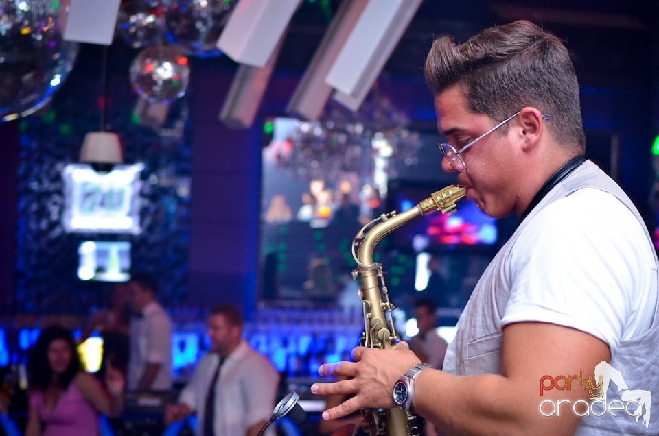 Erotique Burlesque @ The One, 