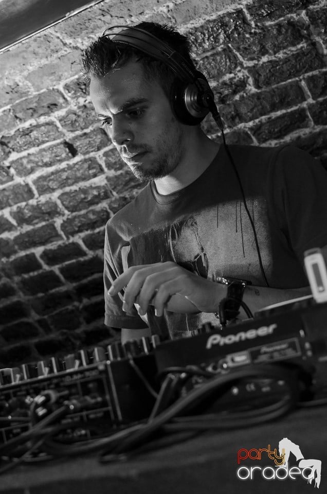 Escape Club: Party in the Night, 