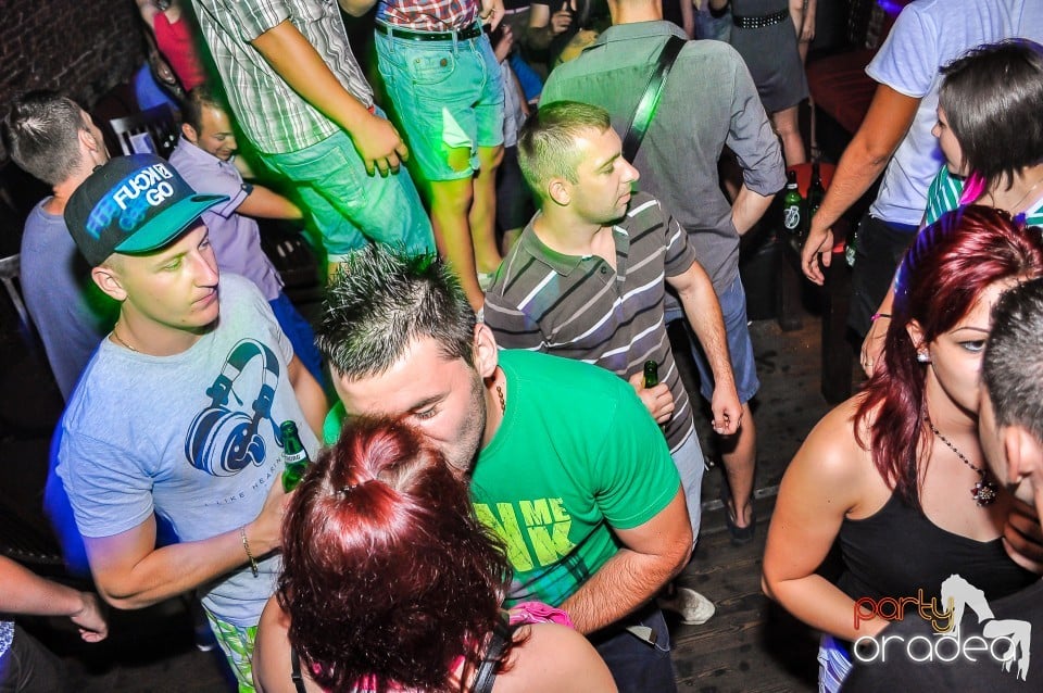 Escape - Revolution Party, 