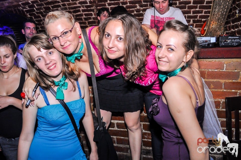 Escape - Revolution Party, 