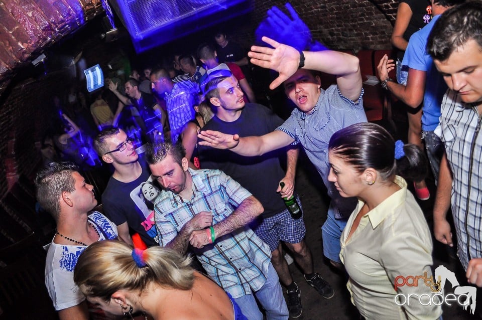 Escape - Revolution Party, 