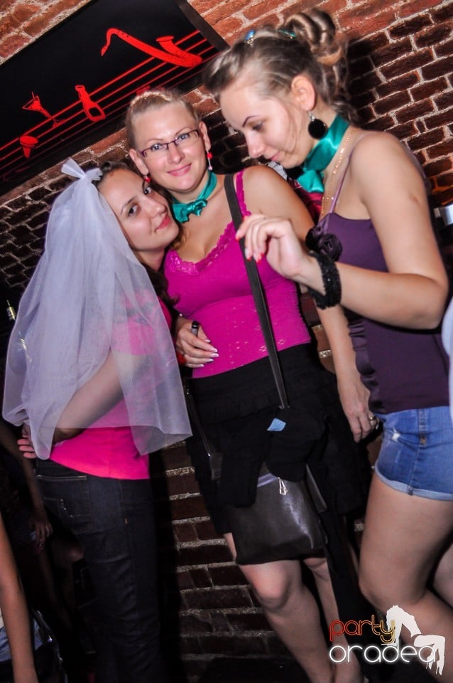 Escape - Revolution Party, 