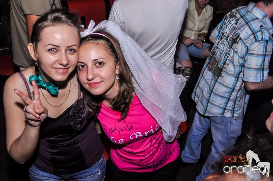 Escape - Revolution Party, 