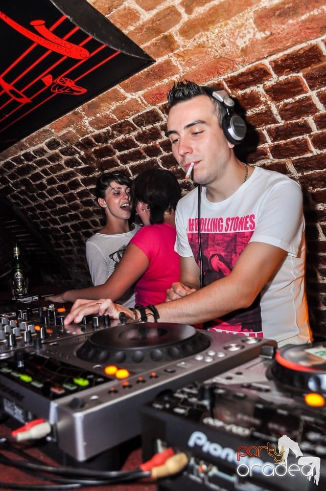 Escape - Revolution Party, 