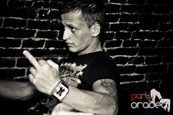 Escape seară de seară, 